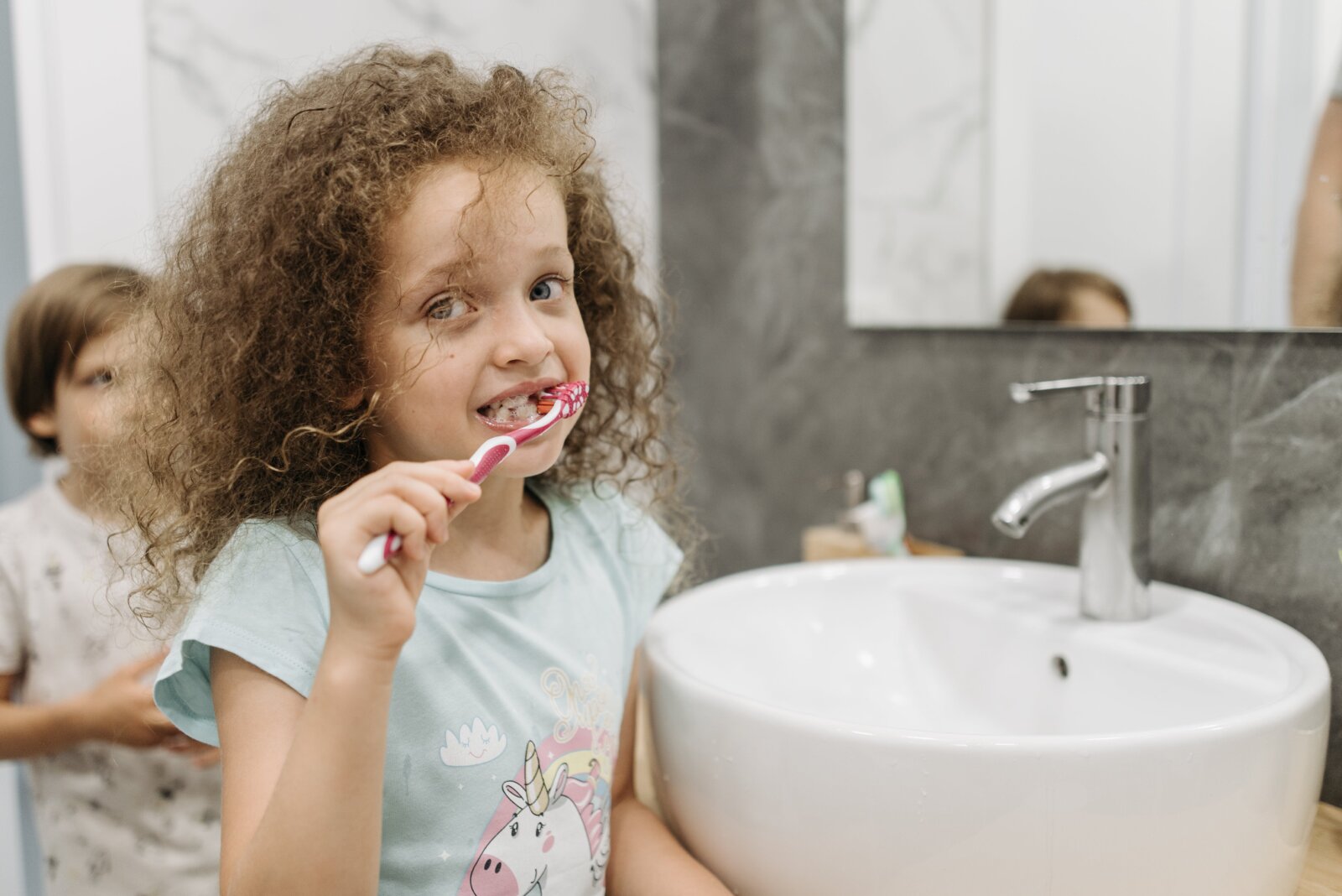 À quelle fréquence faut-il se brosser les dents ?